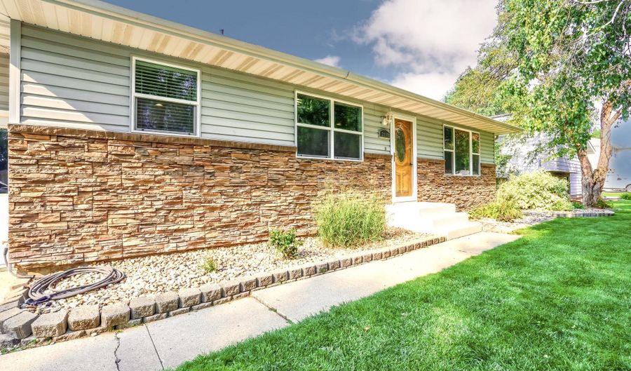 2119 SE 12th Ave, Aberdeen, SD 57401 - 4 Beds, 3 Bath