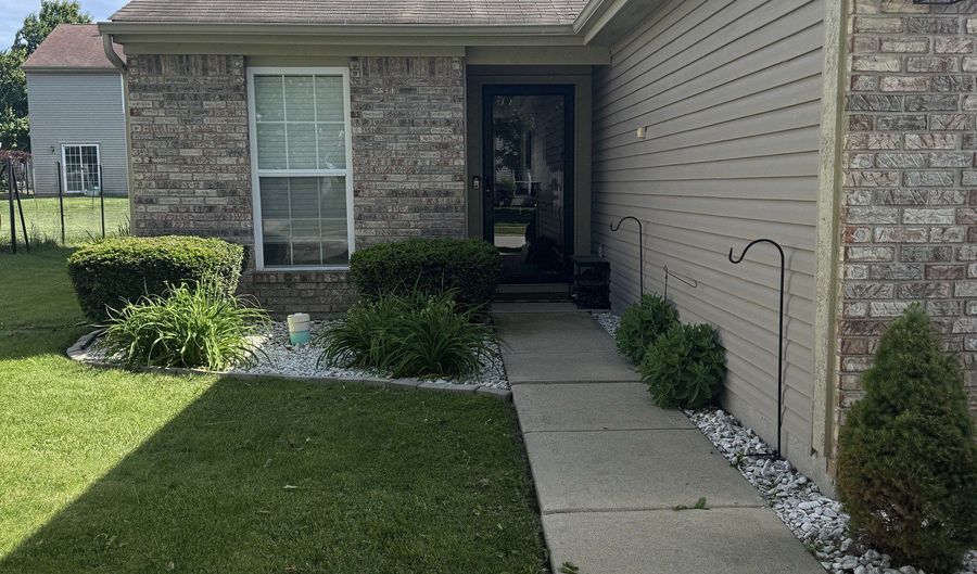 1023 Redrock Dr, Anderson, IN 46013 - 3 Beds, 2 Bath