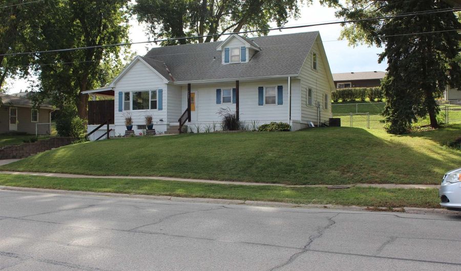1405 Olive St, Atlantic, IA 50022 - 4 Beds, 2 Bath