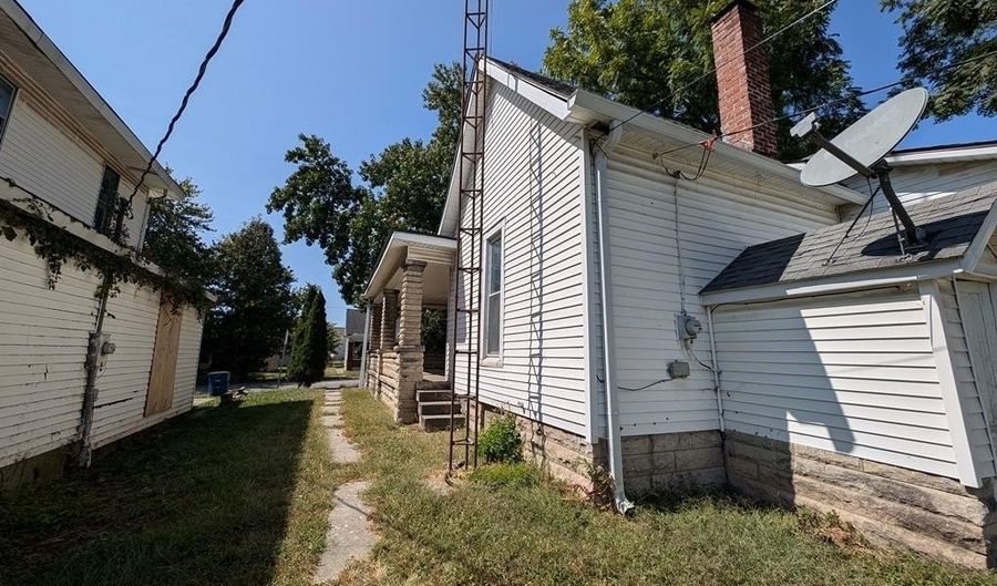 722 J St, Bedford, IN 47421 - 3 Beds, 1 Bath