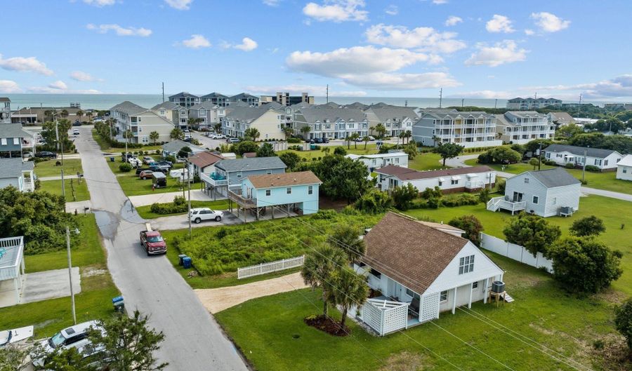 125 Pelican Dr, Atlantic Beach, NC 28512 - 2 Beds, 2 Bath