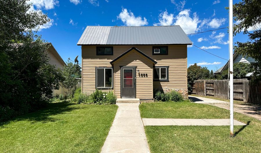 566 JEFFERSON St, Afton, WY 83110 - 3 Beds, 2 Bath