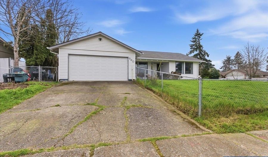990 Hazel St, Aumsville, OR 97325 - 3 Beds, 2 Bath