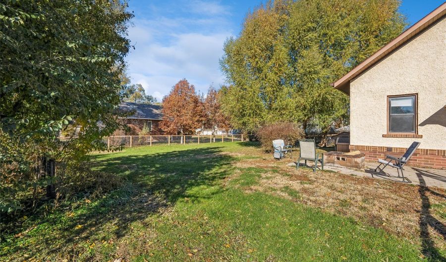 1701 Main St, Adel, IA 50003 - 3 Beds, 3 Bath