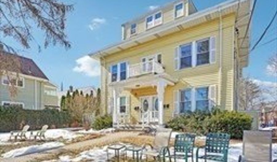 123 White St 123, Belmont, MA 02478 - 3 Beds, 2 Bath