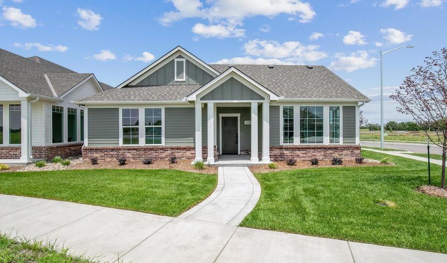 300 W Pepper Tree Rd, Andover, KS 67002 - 2 Beds, 2 Bath