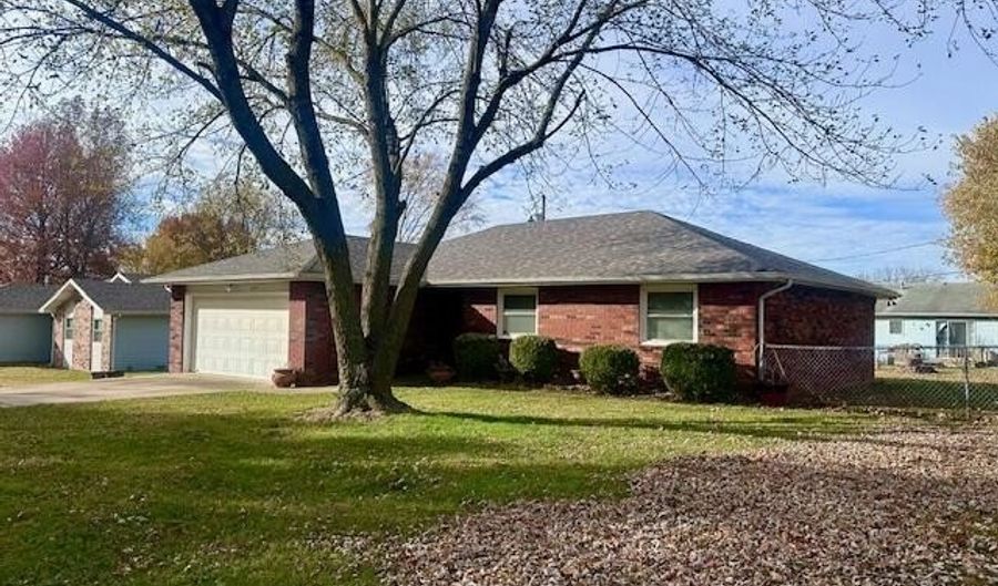 225 N Pringle Ave, Ash Grove, MO 65604 - 3 Beds, 2 Bath