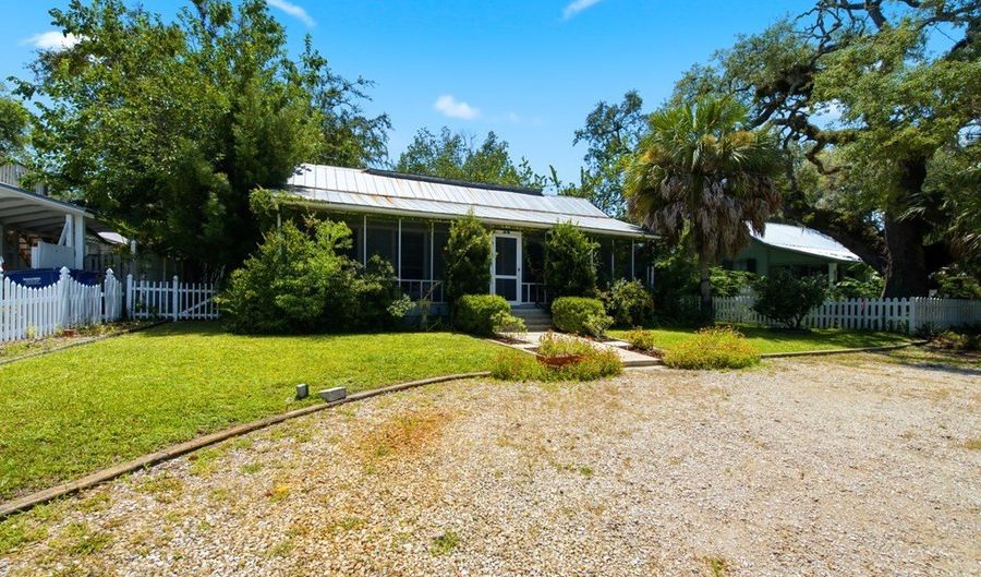 34 7th St, Apalachicola, FL 32320 - 2 Beds, 1 Bath
