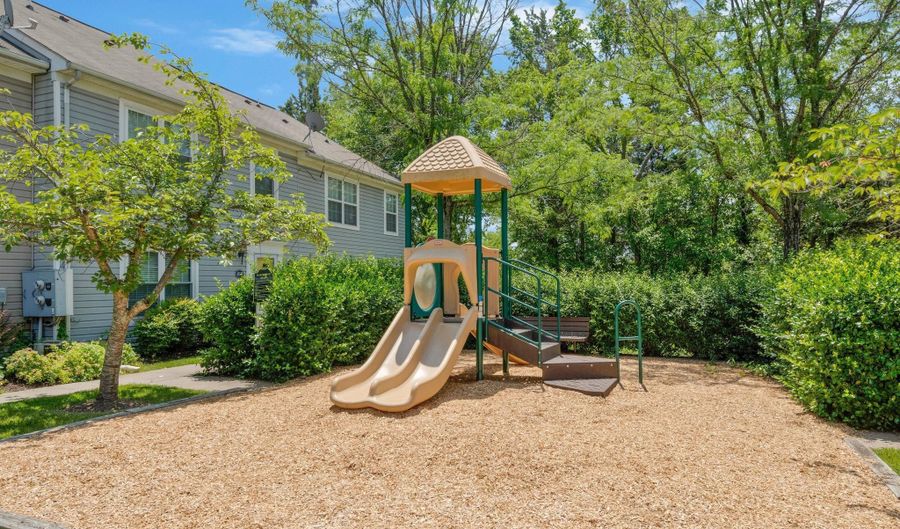 43585 PATCHING POND Sq, Ashburn, VA 20147 - 2 Beds, 2 Bath