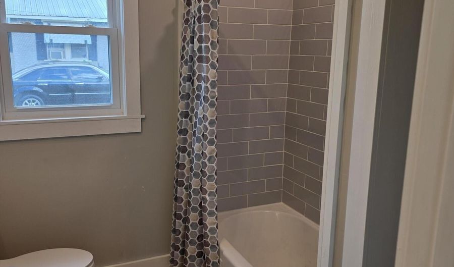 512 N 5th St, Amory, MS 38821 - 3 Beds, 2 Bath