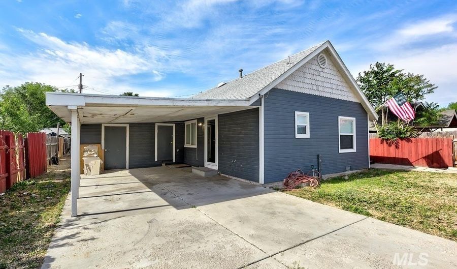 2212 Willow St, Caldwell, ID 83605 - 4 Beds, 1 Bath