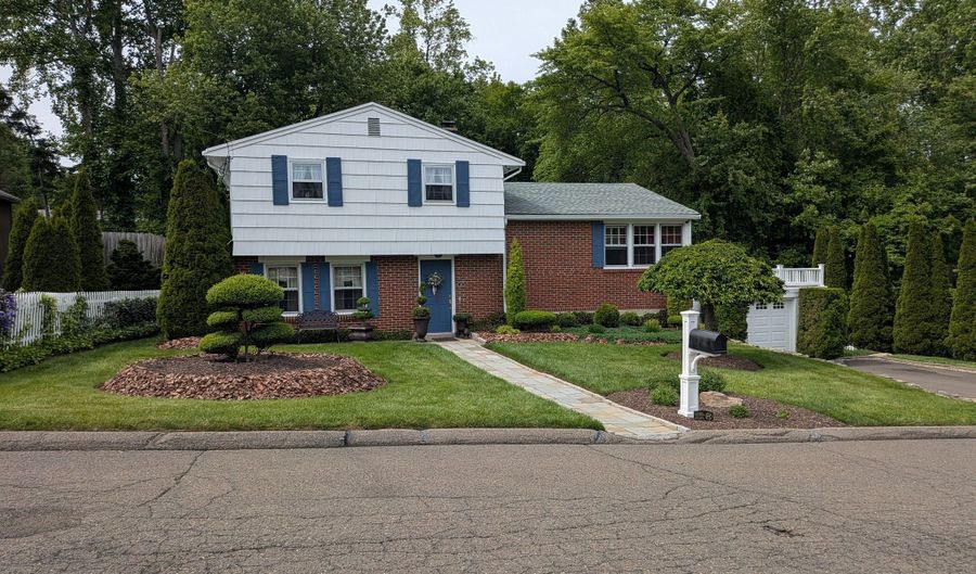 15 Golden Rod Dr, Ansonia, CT 06401 - 3 Beds, 2 Bath