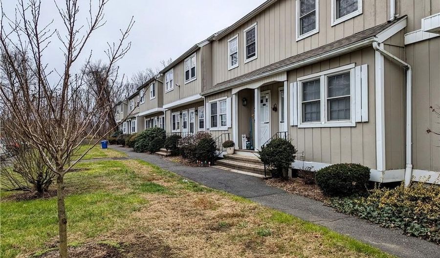 10 Scuppo Rd B6, Danbury, CT 06811 - 2 Beds, 1 Bath