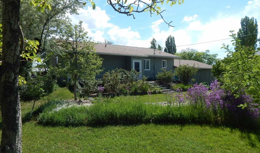 271 Jefferson St, American Falls, ID 83211 - 5 Beds, 2 Bath