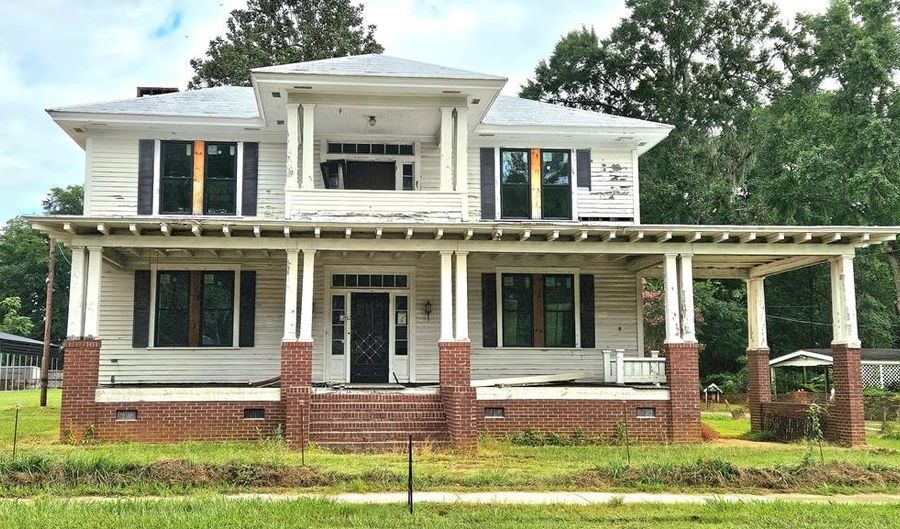 423 E. Shotwell St, Bainbridge, GA 39819 - 4 Beds, 3 Bath