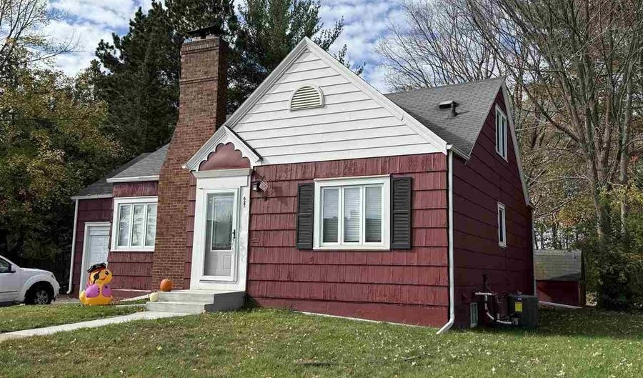 627 1st St, Nashwauk, MN 55769 - 3 Beds, 2 Bath