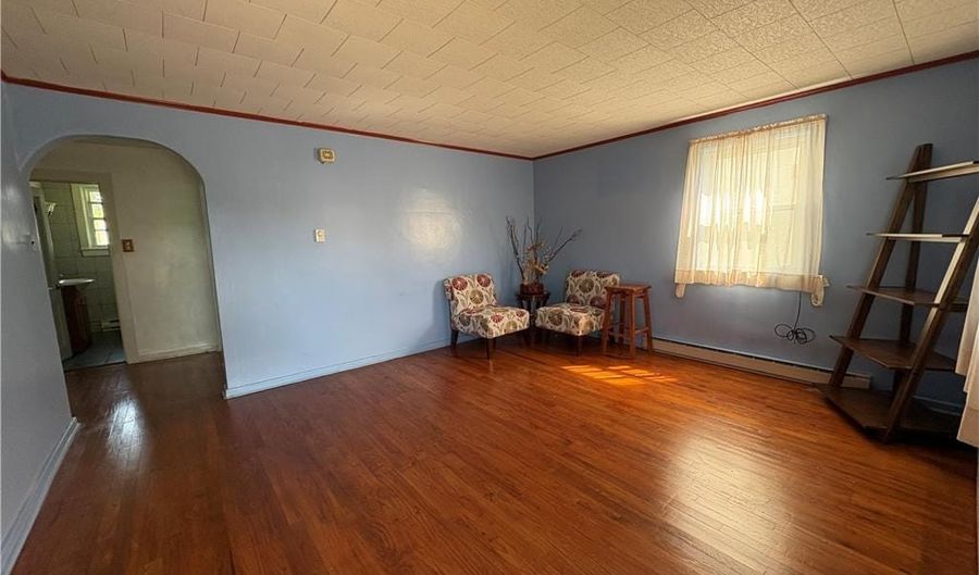 37 E Federal St, Allentown, PA 18103 - 3 Beds, 1 Bath