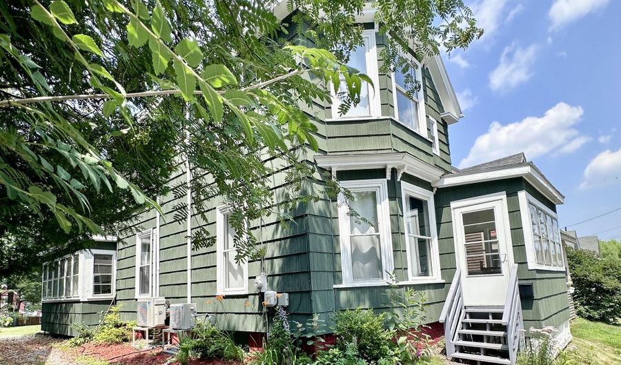 21 Cottage St, Bangor, ME 04401 - 3 Beds, 2 Bath
