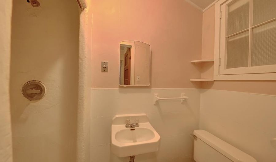 702 N 2nd St, Alpine, TX 79830 - 5 Beds, 3 Bath