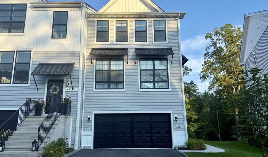 61 Brentwood Cir 66, Danbury, CT 06810 - 4 Beds, 4 Bath