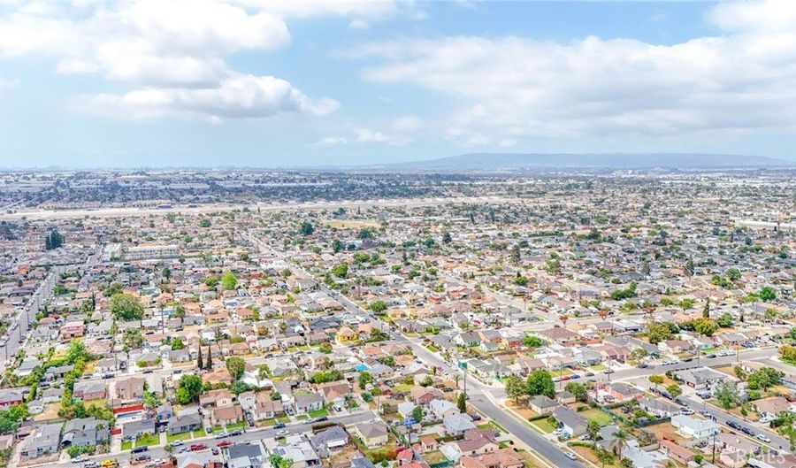 923 W Rosecrans Ave, Compton, CA 90222 - 4 Beds, 2 Bath