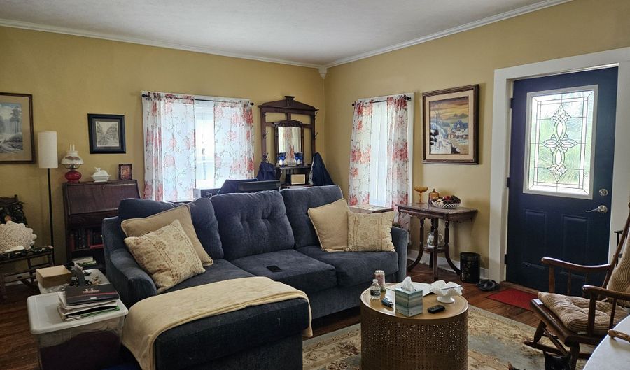 105 E Logan St, Attica, IN 47918 - 2 Beds, 1 Bath