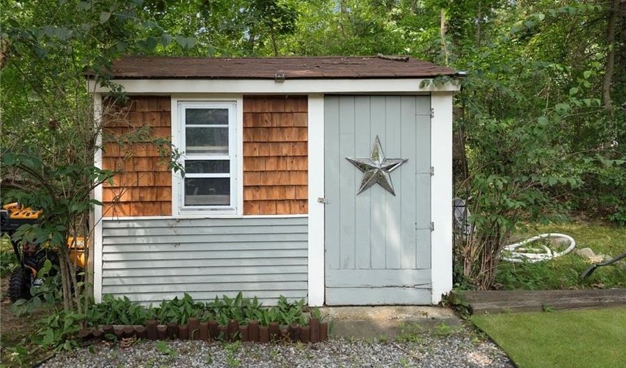 5 Teakwood Dr, Coventry, RI 02816 - 3 Beds, 2 Bath