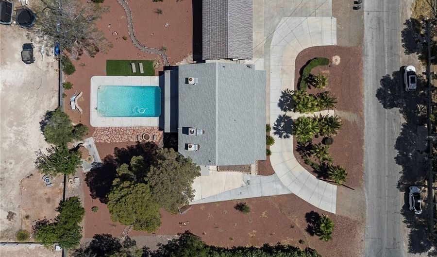 144 E Robindale Rd, Las Vegas, NV 89123 - 5 Beds, 4 Bath
