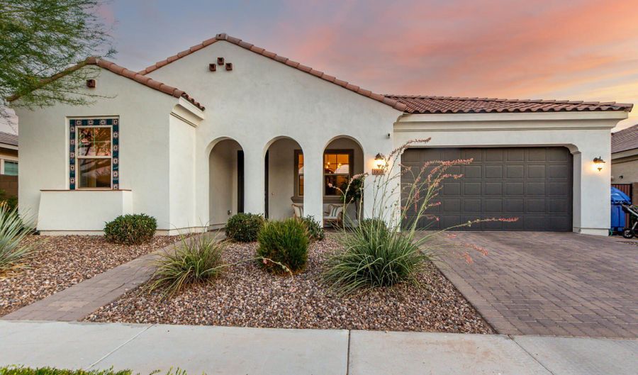 1931 E ASTER Pl, Chandler, AZ 85286 - 4 Beds, 3 Bath