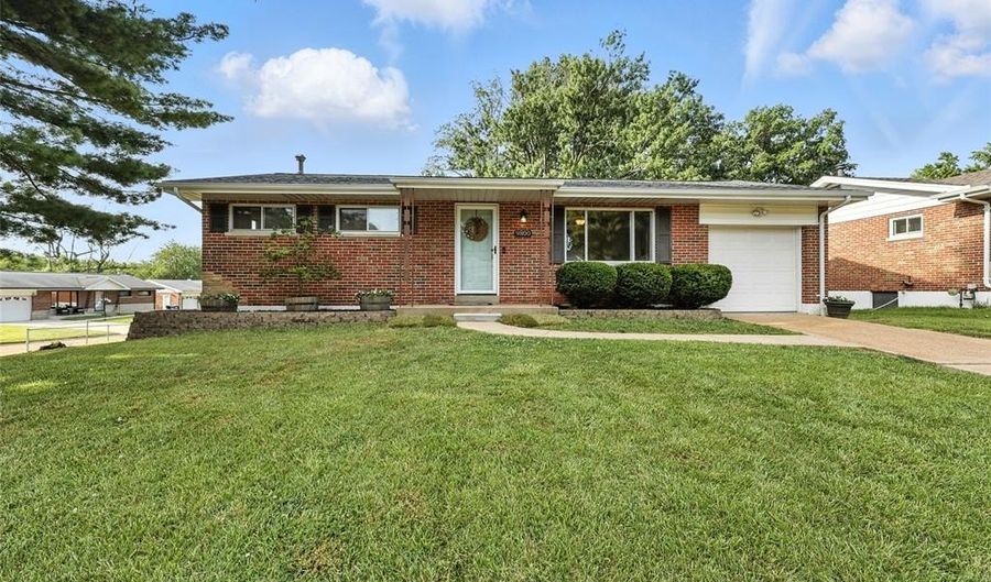 9800 Ridgely Ln, Affton, MO 63123 - 2 Beds, 2 Bath