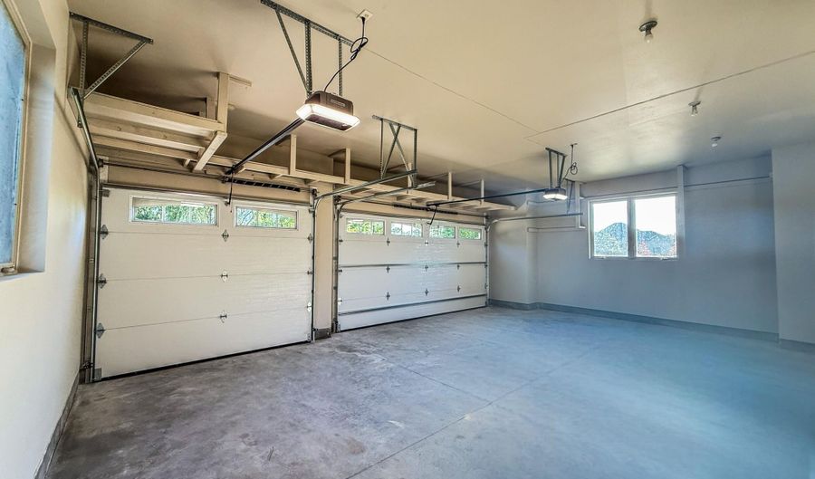 2410 Quail Run Blvd, Aberdeen, SD 57401 - 5 Beds, 5 Bath