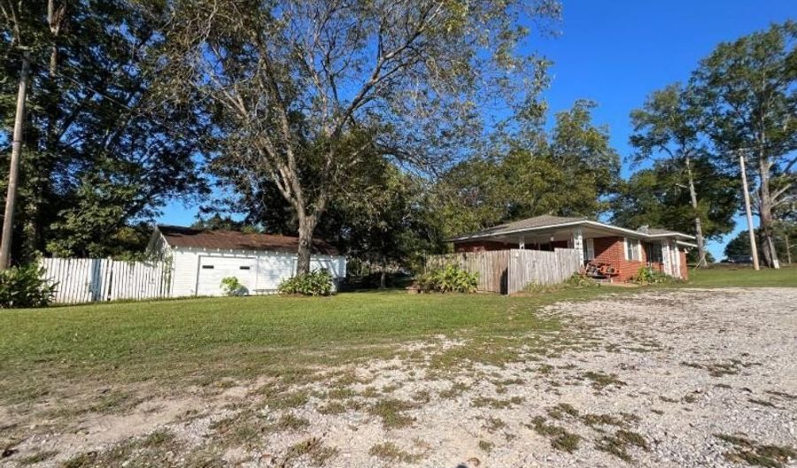 214 216 Clayton St, Baldwyn, MS 38824 - 2 Beds, 0 Bath