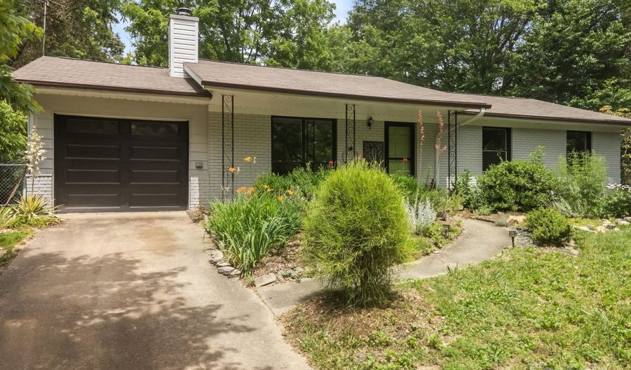 20 Summit Dr, Arden, NC 28704 - 3 Beds, 2 Bath