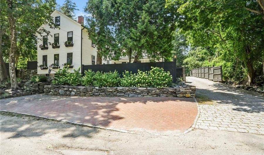 8061 Post Rd, North Kingstown, RI 02852 - 5 Beds, 4 Bath