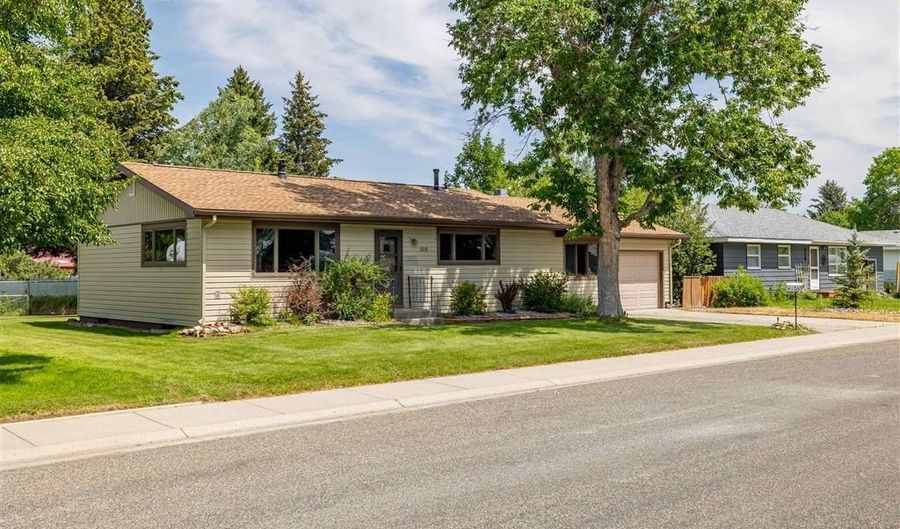 1219 Alpine Ave, Cody, WY 82414 - 3 Beds, 1 Bath