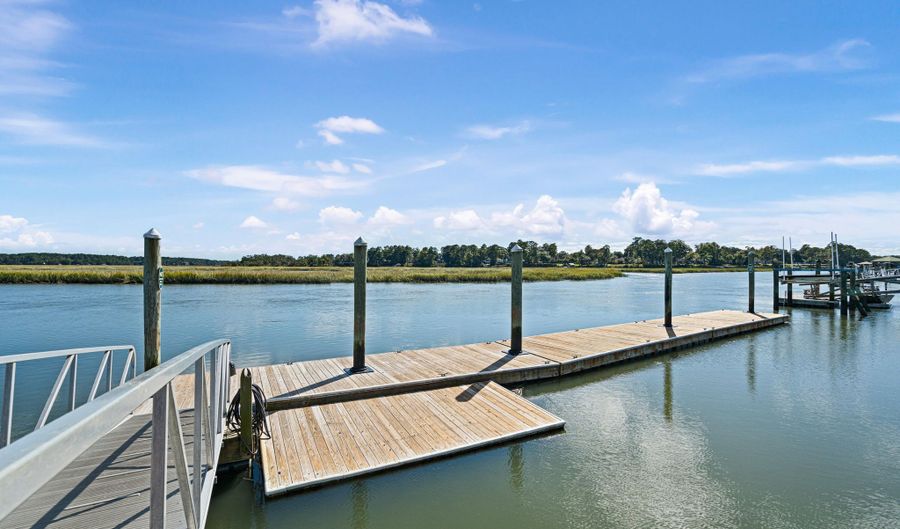 7 Holbrook Dr, Beaufort, SC 29902 - 3 Beds, 2 Bath