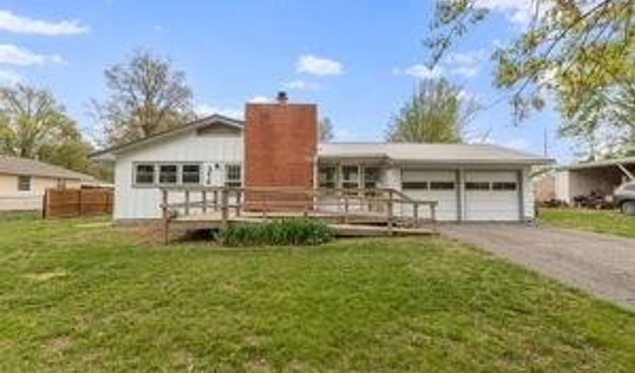 314 Jackson Ave, Garnett, KS 66032 - 3 Beds, 2 Bath