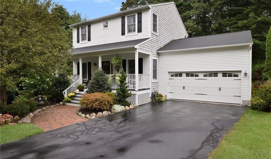 212 Orchard Woods Dr, North Kingstown, RI 02874 - 3 Beds, 3 Bath