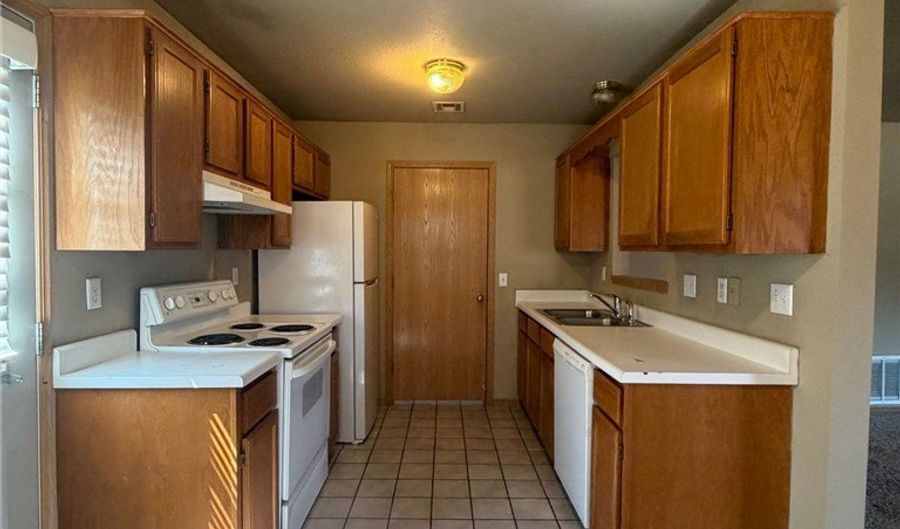 201 6th St A, Bentonville, AR 72712 - 2 Beds, 2 Bath