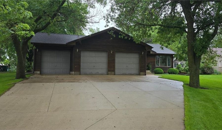 2145 Kenneth Dr, Albert Lea, MN 56007 - 5 Beds, 3 Bath