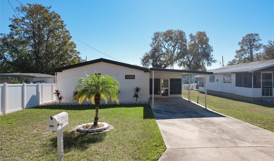 13426 PALM Dr, Astatula, FL 34705 - 2 Beds, 2 Bath