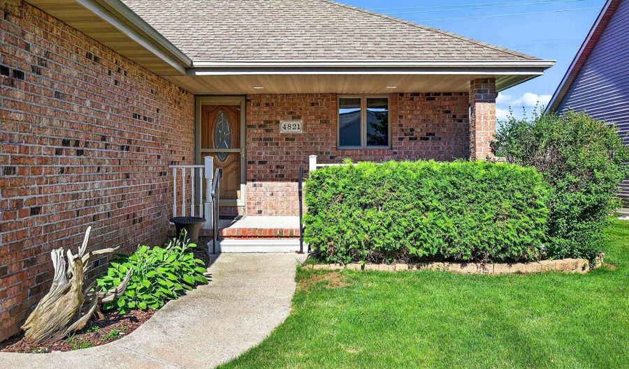 4821 N APPLE Rd, Appleton, WI 54913 - 2 Beds, 2 Bath
