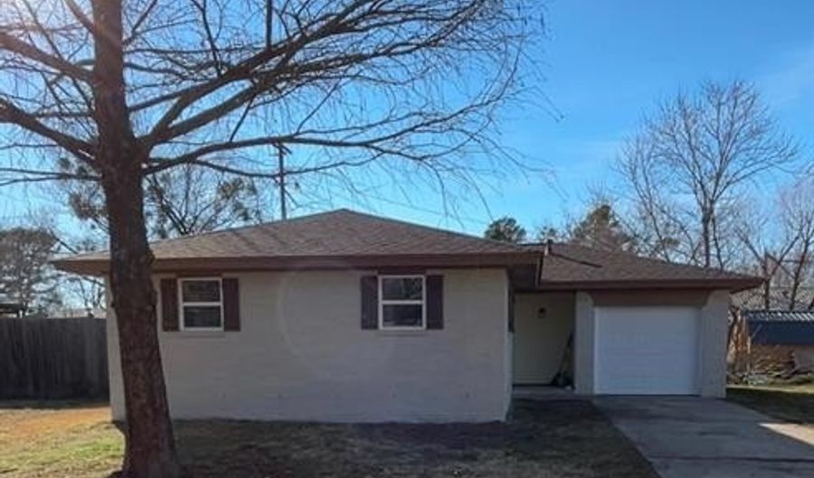 473 N Murray, Atoka, OK 74525 - 2 Beds, 1 Bath