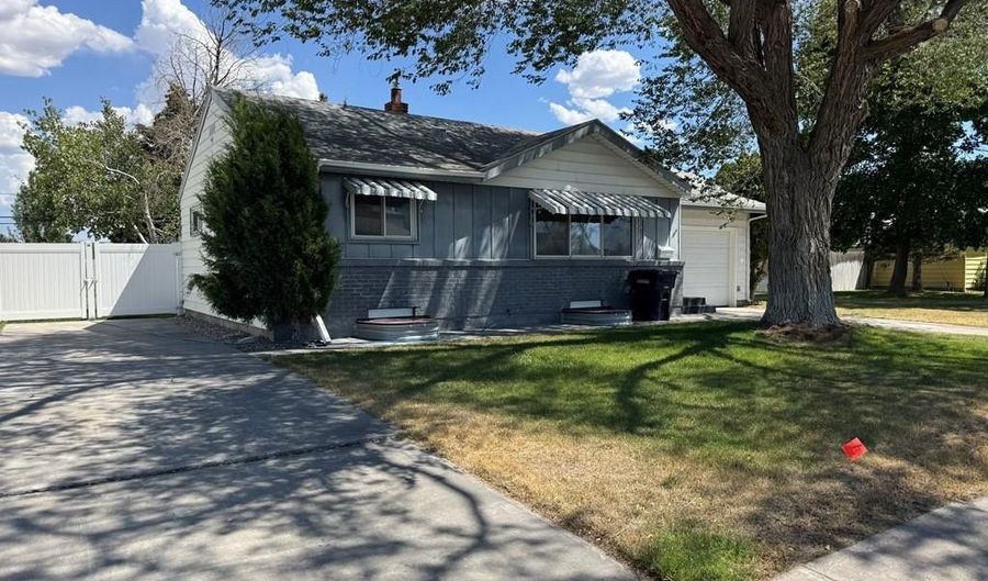 2145 Avocet Dr, Ammon, ID 83406 - 3 Beds, 2 Bath