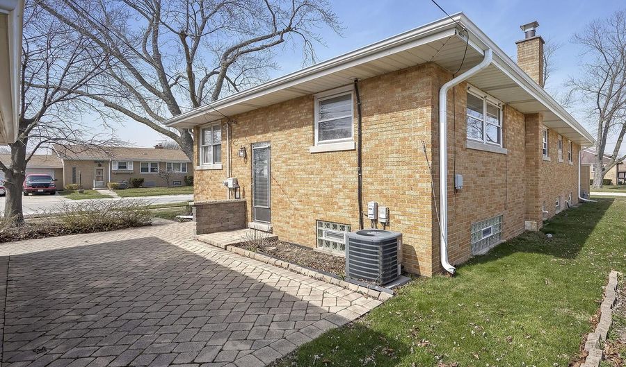 5313 W 102nd St, Oak Lawn, IL 60453 - 3 Beds, 2 Bath