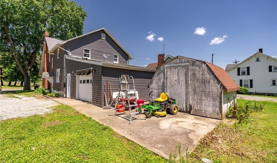 14828 Gaskill Dr NE, Alliance, OH 44601 - 5 Beds, 2 Bath