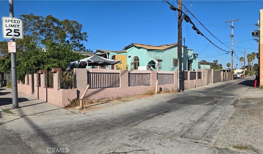 2540 Hauser Blvd, Los Angeles, CA 90016 - 2 Beds, 1 Bath