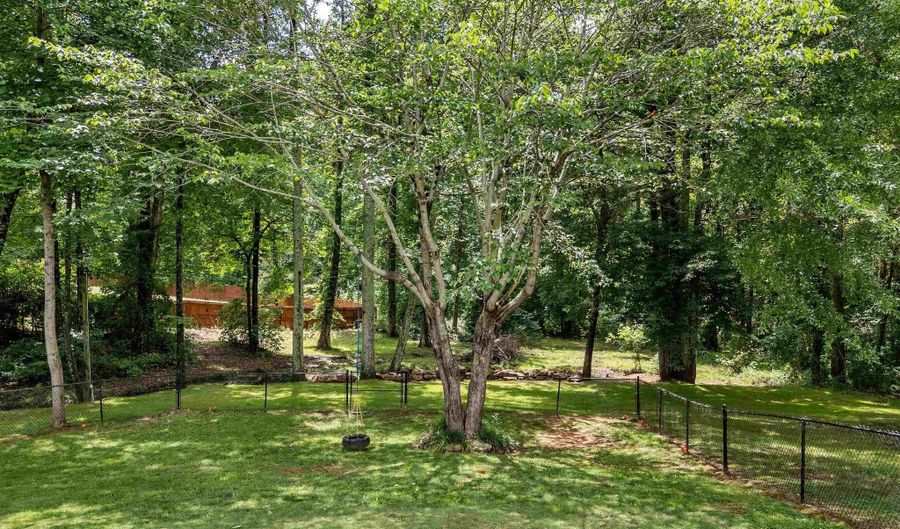 379 Shallowford Dr, Boiling Springs, SC 29316 - 4 Beds, 4 Bath