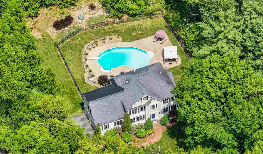21 Wiggin Rd, Bedford, NH 03110 - 4 Beds, 4 Bath