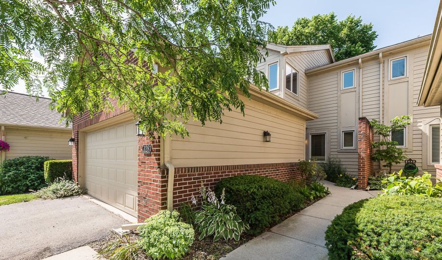 128 Ponds View Dr, Ann Arbor, MI 48103 - 2 Beds, 4 Bath